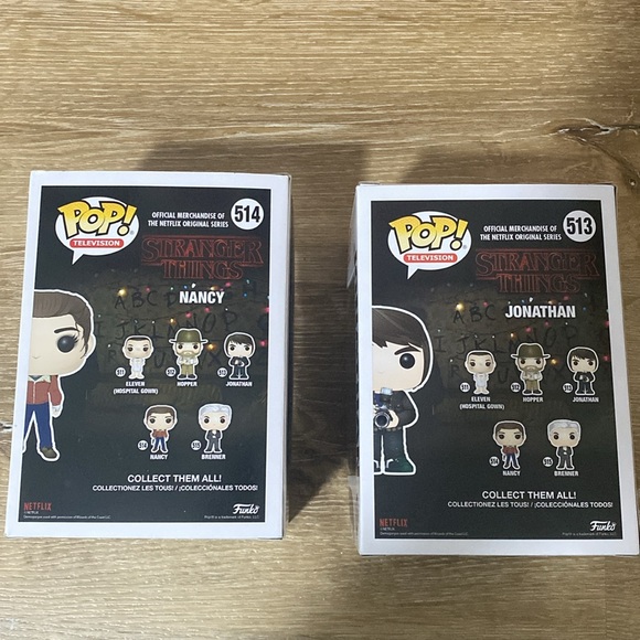 Stranger Things Season 2 Nancy Wheeler #514 and Jonathan Byers #513 Funko Pops - Picture 4 of 5